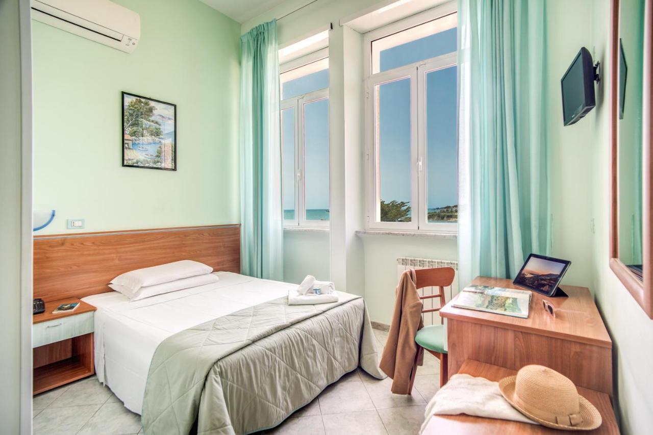 Villa Mg Hotel ซันตามารีเนลลา ภายนอก รูปภาพ